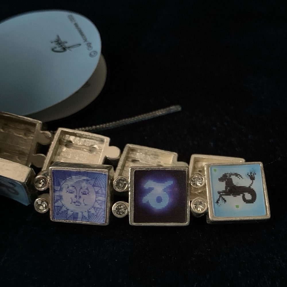 Vintage Holographic Capricorn Zodiac bracelet NWT - Picture 10 of 13